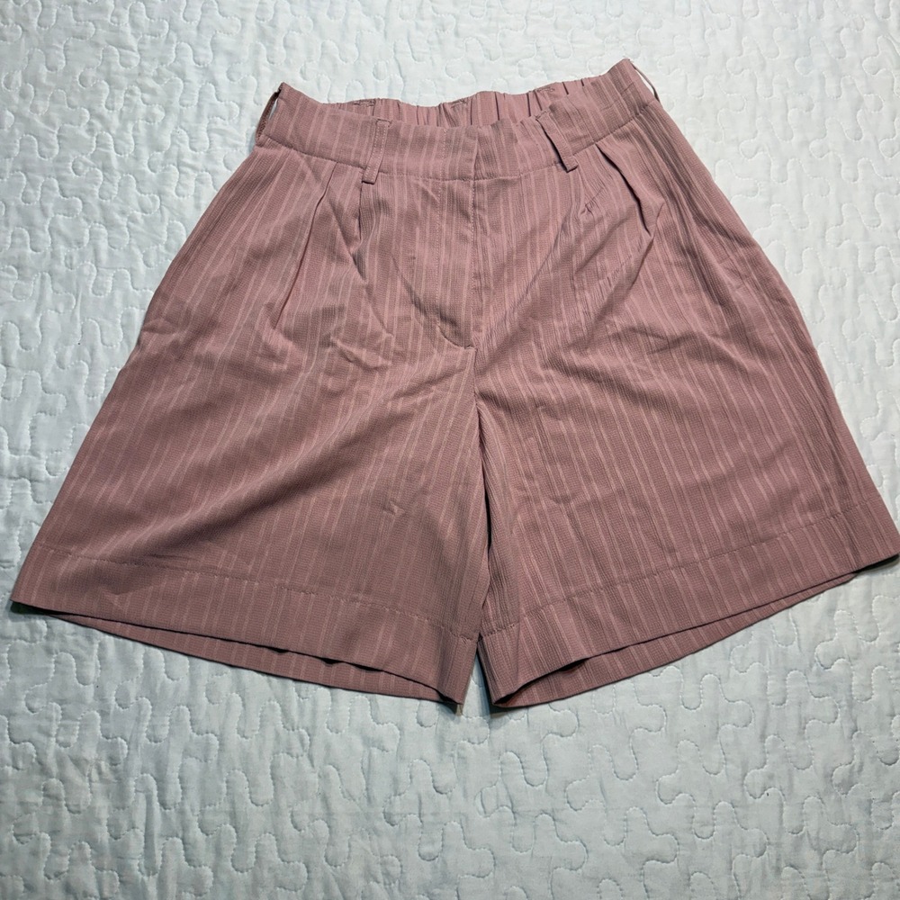 NWOT Halara Women Medium Shorts Pink Textured Pleated BARBIECORE COASTAL PREPPY
